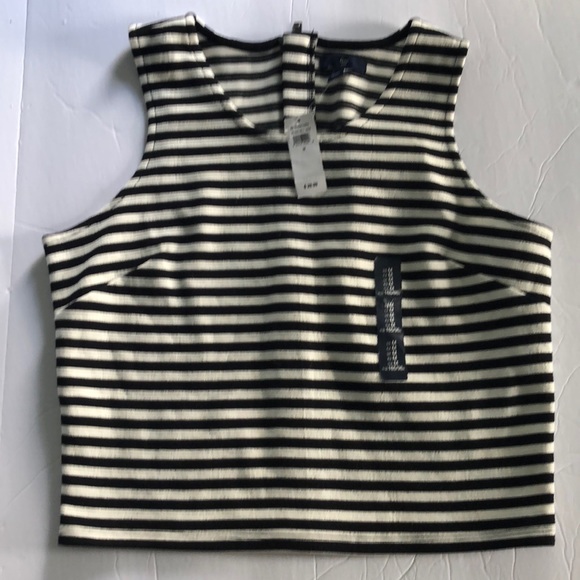 GAP Tops - Gap black and white stripped crop top